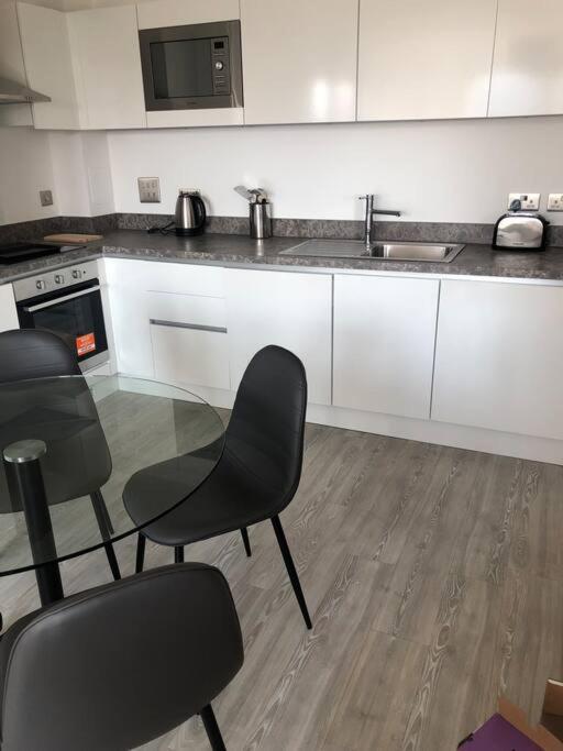 3 Bedroom Apartment Free Parking 曼彻斯特 外观 照片
